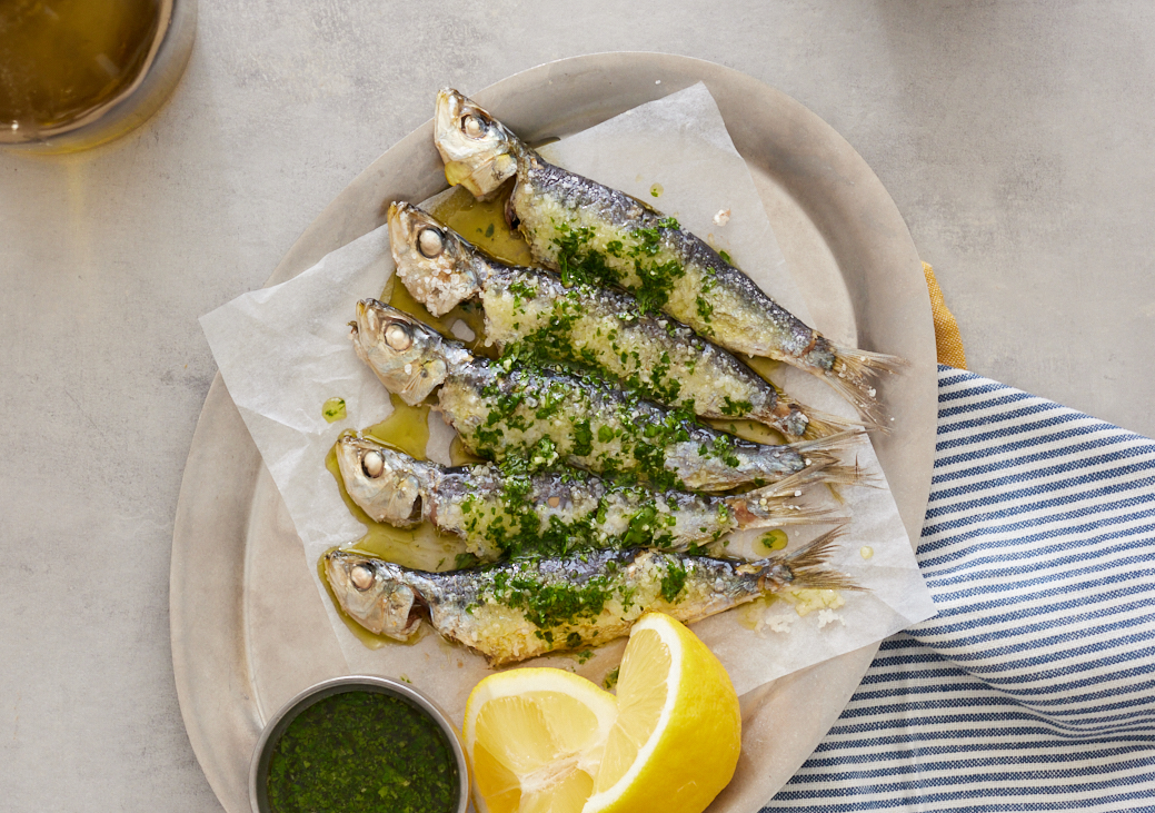 Rape asado con salsa de pesto verde